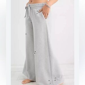 NWOT Aerie wide leg distressed sweatpants- medium heather gray